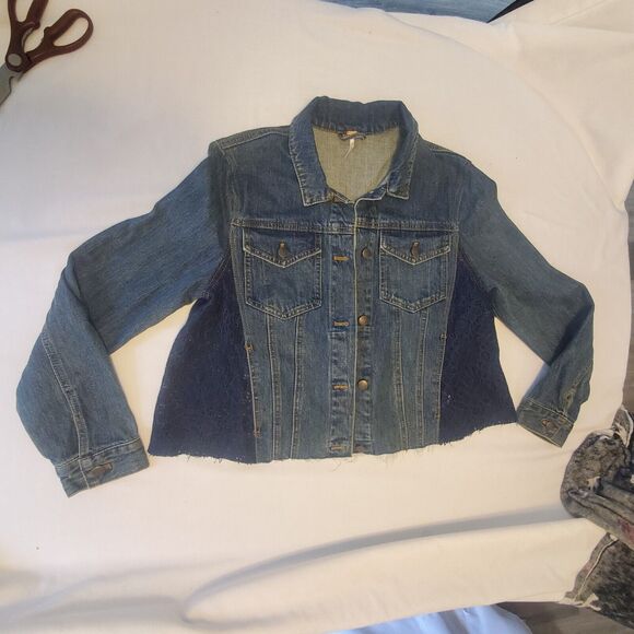 NWT Free People Lace Panel Denim Raw Hem Jacket Sz Medium Boho Hippie Cottage - Picture 3 of 9